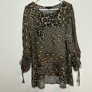 Zac & Rachel long sleeve multi animal printed top w/ cute cinched sleeves NWOT